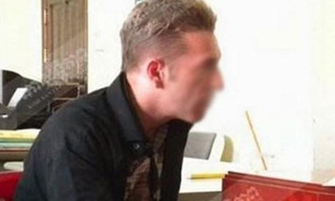 Thầy giáo nước ngoài liên tục dâm ô bé trai lang thang