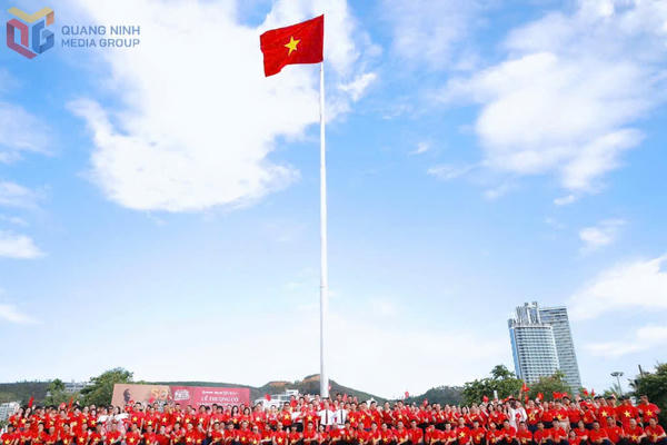 Cột cờ Quảng trường Sun khánh thành, khơi dậy niềm tự hào Tổ quốc
