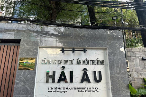 Công an TP Huế khám xét trụ sở Công ty Cổ phần dịch vụ tư vấn môi trường Hải Âu Công an TP Huế khám xét trụ sở Công ty Cổ phần dịch vụ tư vấn môi trường Hải Âu