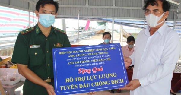 Hội Doanh nhân tỉnh Bạc Liêu trao quà cho các trạm kiểm soát dịch bệnh Hội Doanh nhân tỉnh Bạc Liêu trao quà cho các trạm kiểm soát dịch bệnh