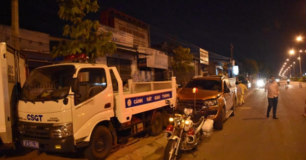 Bị truy đuổi, tài xế tông xe vào 2 phương tiện của CSGT Bị truy đuổi, tài xế tông xe vào 2 phương tiện của CSGT