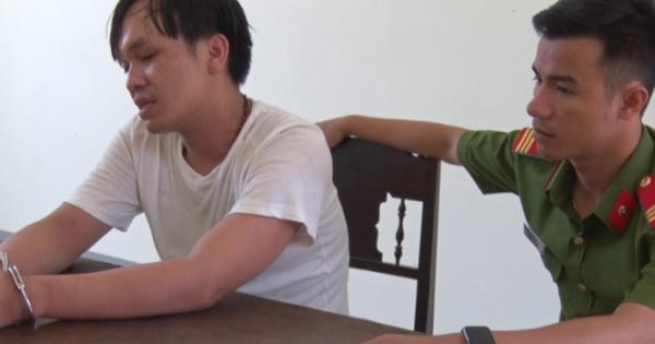 Tài xế cho xe khách lao vào cảnh sát giao thông rồi tẩu thoát Tài xế cho xe khách lao vào cảnh sát giao thông rồi tẩu thoát
