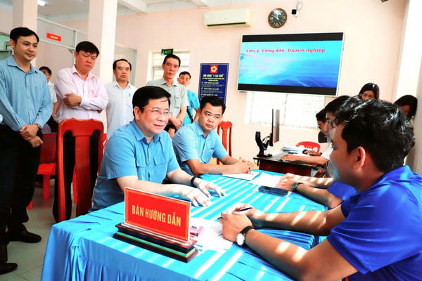 Đoàn công tác UBND tỉnh An Giang kiểm tra các công trình trọng điểm và vận hành mô hình chính quyền địa phương 2 cấp