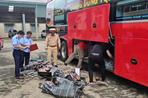 Phát hiện, xử lý 2 vụ vận chuyển động vật trái phép và chở thực phẩm không rõ nguồn gốc tại Thanh Hoá Phát hiện, xử lý 2 vụ vận chuyển động vật trái phép và chở thực phẩm không rõ nguồn gốc tại Thanh Hoá