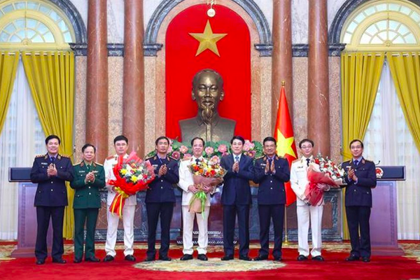 Chủ tịch nước trao Quyết định bổ nhiệm hai Phó Viện trưởng Viện Kiểm sát nhân dân Tối cao Chủ tịch nước trao Quyết định bổ nhiệm hai Phó Viện trưởng Viện Kiểm sát nhân dân Tối cao