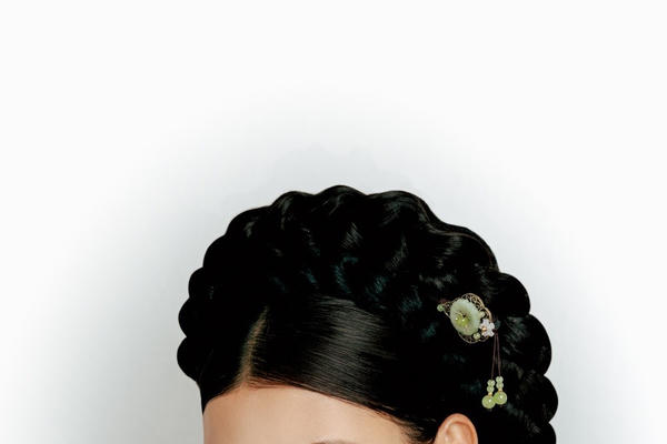 Thúy Diễm tái xuất màn ảnh rộng, đóng mẹ kế độc ác trong phim “Con Cám”