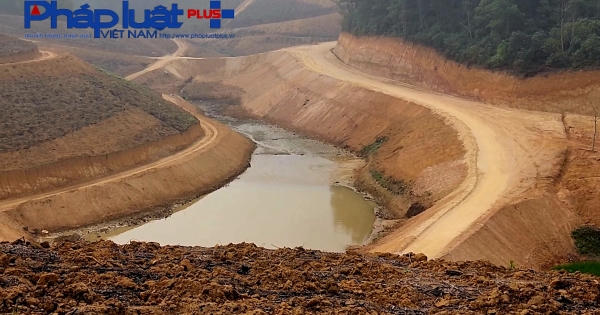 Phú Thọ: Đào bới, san gạt và xây dựng trên đất lâm nghiệp cần được làm rõ