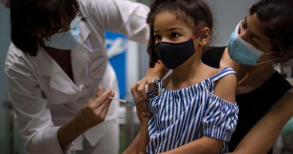 Vaccine cho trẻ em: Cả thế giới sốt ruột