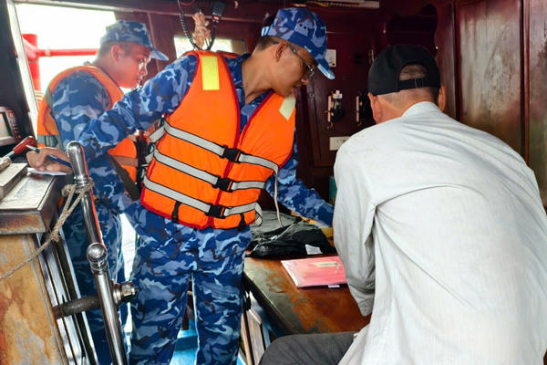 Bộ Tư lệnh Vùng Cảnh sát biển 4 bắt giữ tàu cá vận chuyển trái phép 50.000 lít dầu Diesel (D.O) trên vùng biển Tây Nam