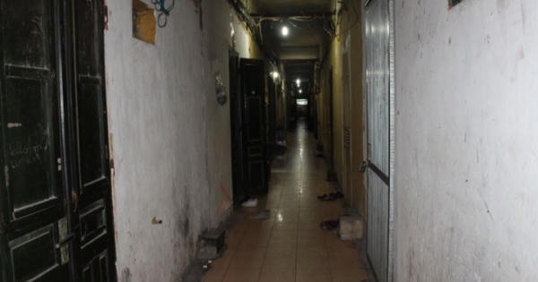 Hà Nội: Người dân khốn khổ vì thiếu nhà vệ sinh tại các khu tập thể cũ