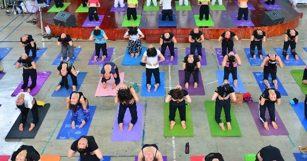 Chàng trai bị tai nạn liệt nửa người thành HLV Yoga