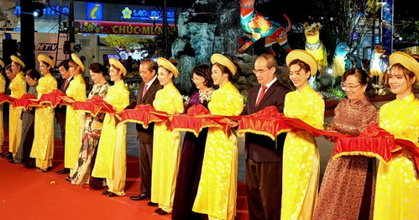 Ngắm đường hoa Nguyễn Huệ ngày khai mạc
