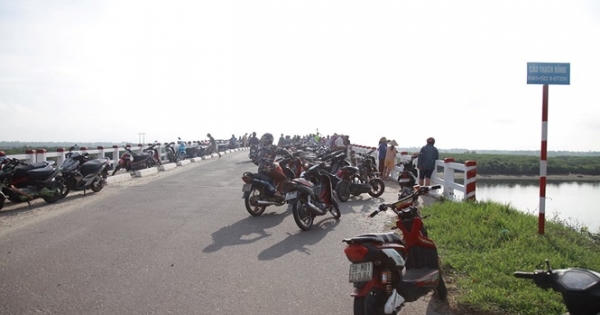 Nam sinh bất ngờ gieo mình xuống sông khi đang đến trường
