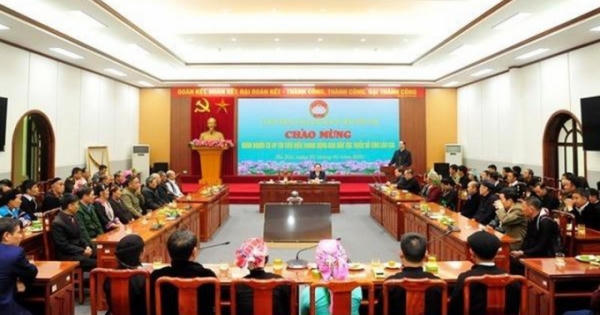 Người uy tín là “cầu nối” giữa Đảng, chính quyền với nhân dân Người uy tín là “cầu nối” giữa Đảng, chính quyền với nhân dân