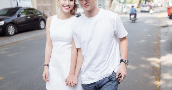 Huỳnh Anh tình tứ nắm tay Hoàng Oanh đến buổi họp fan