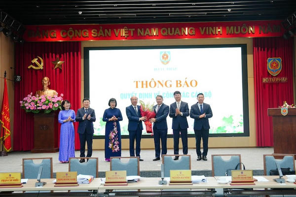 Bộ Tư pháp công bố quyết định điều động, bổ nhiệm ông Phan Chí Hiếu