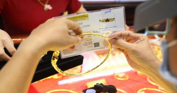Giá vàng đột ngột giảm