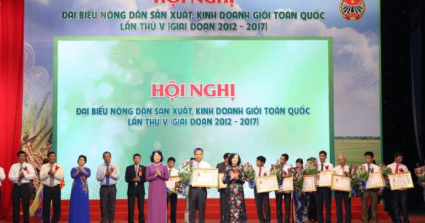 Phó Thủ tướng Thường trực Chính phủ dự Hội nghị nông dân sản xuất, kinh doanh giỏi