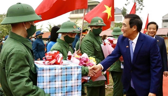 Phú Thọ: Gần 2.000 tân binh lên đường nhập ngũ Phú Thọ: Gần 2.000 tân binh lên đường nhập ngũ
