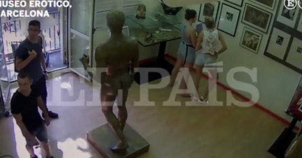 Xuất hiện video khủng bố lao xe tải vào đám đông ở Barcelona