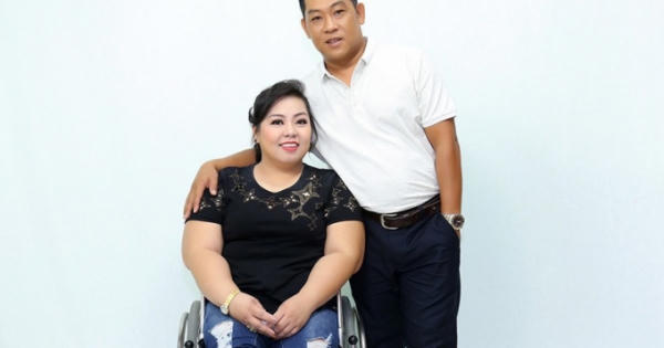 Cảm động tình yêu 15 năm bền chặt của huấn luyện viên và vợ khuyết tật