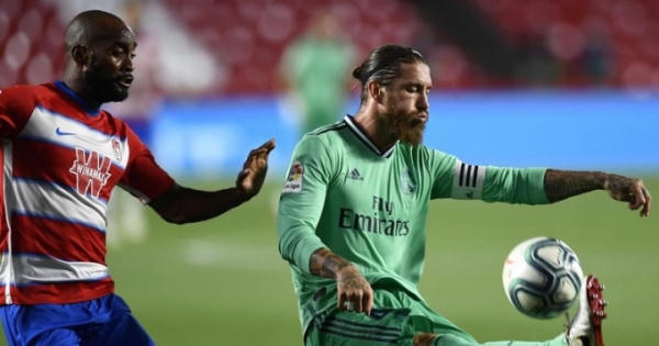 Real Madrid thắng thót tim Granada sau pha cứu thua trên vạch vôi