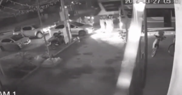 [Clip]: Khoảnh khắc xe khách cuốn bay đoàn đưa tang tại Vĩnh Phúc