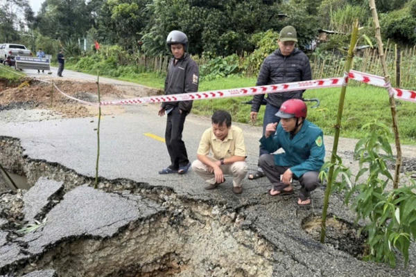 Quảng Ngãi: Xuất hiện tình trạng sụt lún nghiêm trọng tại quốc lộ 40B sau mưa lớn