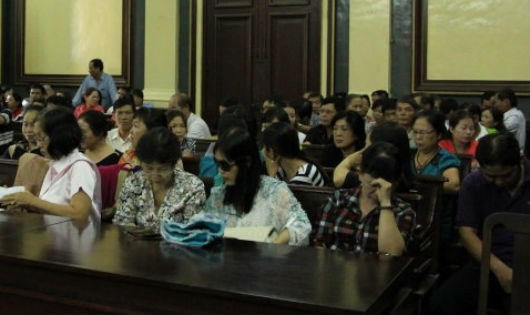 100 nạn nhân ngậm ngùi đến dự phiên xử đa cấp lừa đảo 100 nạn nhân ngậm ngùi đến dự phiên xử đa cấp lừa đảo
