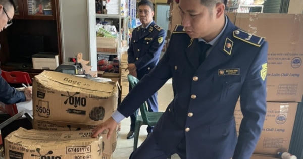 Thu giữ hàng trăm đơn vị sản phẩm giả mạo nhãn hiệu OMO, P/S
