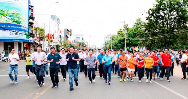 "Ngày chạy đầu năm" thu hút hơn 2.000 người tham gia