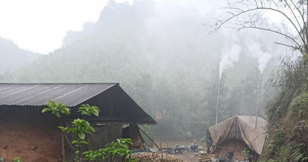 Phú Thọ: Bị đình chỉ hoạt động, lò đốt than tại xã Văn Luông vẫn ung dung nhả khói