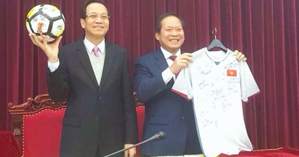 Đấu giá quả bóng và áo cầu thủ U23 tặng Thủ tướng