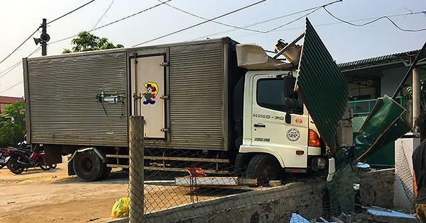 'Húc' sập tiệm tóc, tài xế bị bắt bồi thường 250 triệu đồng