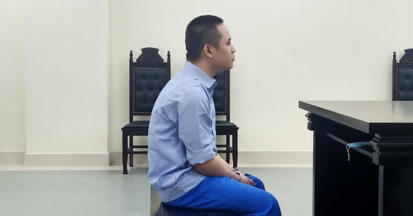 Bị nhắc nhở về việc đỗ xe, 9X hất văng người phụ nữ từ nắp capo ôtô xuống đường