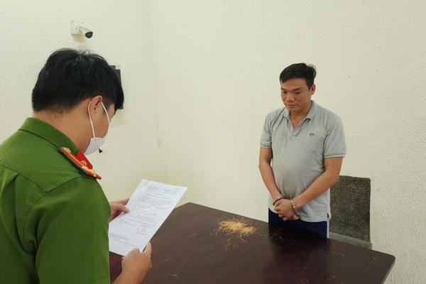 Đà Nẵng: Nổ súng chỉ thiên, bắt giữ đối tượng say rượu, vung dao chống đối CSGT