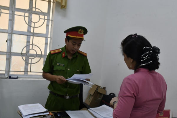 Bé trai 14 tháng tuổi bị bảo mẫu ném xuống nền nhà ở Quảng Ngãi đã không qua khỏi