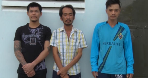 Kiên Giang: Bắt 3 đối tượng mua bán trái phép chất ma túy luôn "thủ hàng nóng" để sẵn sàng chống trả