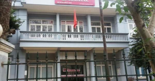 Thanh Hóa: Dân tá hỏa vì cán bộ ngân hàng vay tiền tỉ rồi bỏ trốn Thanh Hóa: Dân tá hỏa vì cán bộ ngân hàng vay tiền tỉ rồi bỏ trốn