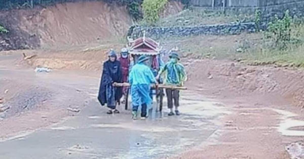 Quặn lòng đám tang người về từ vùng dịch
