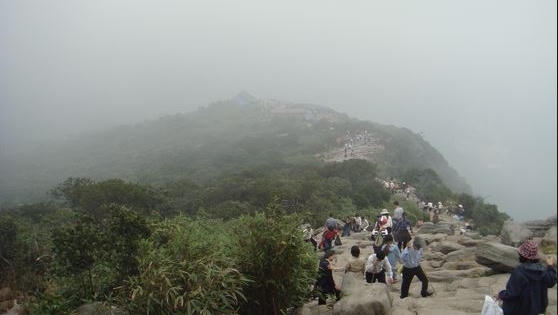 Đang leo Yên Tử, người đàn ông bất ngờ ngã vật xuống tử vong