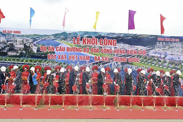 Khởi công xây dựng cầu đường bộ vượt sông biên giới Việt Nam - Trung Quốc Khởi công xây dựng cầu đường bộ vượt sông biên giới Việt Nam - Trung Quốc