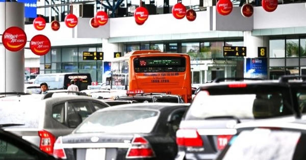 Khách lên 9 vạn/ngày, Nội Bài lo ùn ứ mùa cao điểm
