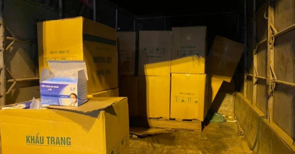 Hà Nội: Bắt giữ xe ôtô chở 50.000 chiếc khẩu trang Y tế không rõ nguồn gốc Hà Nội: Bắt giữ xe ôtô chở 50.000 chiếc khẩu trang Y tế không rõ nguồn gốc