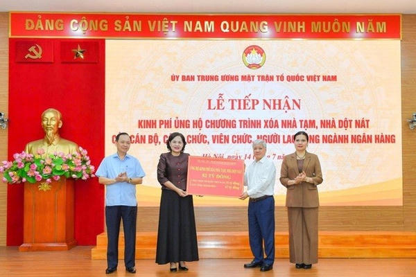 Ngành ngân hàng ủng hộ 82 tỷ đồng xóa nhà tạm, nhà dột nát