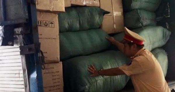 Bắt xe Lào chở gần 300kg đạn chì và hiểm họa chực chờ