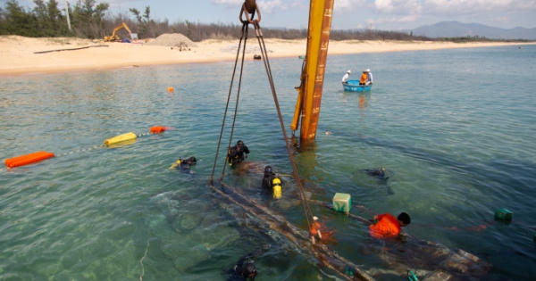 Đóng điện cho xã đảo Nhơn Châu tại Bình Định bằng cáp ngầm xuyên biển