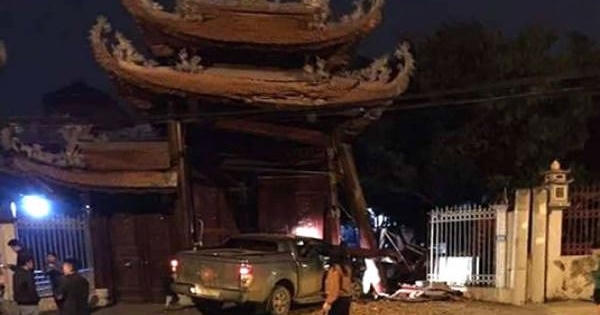 Tài xế say xỉn tự đâm đổ cổng chùa
