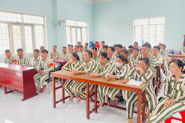 Náo nức ngày trở về của các phạm nhân sắp được đặc xá