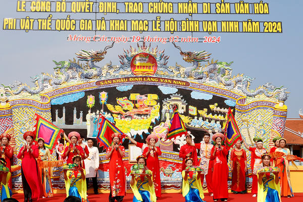 Đón nhận Di sản văn hóa phi vật thể quốc gia và khai mạc Lễ hội đình Vạn Ninh năm 2024